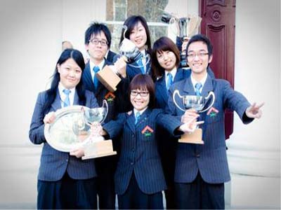 Người nhà nạn nhân MH370 an ủi thân nhân hành khách MH17