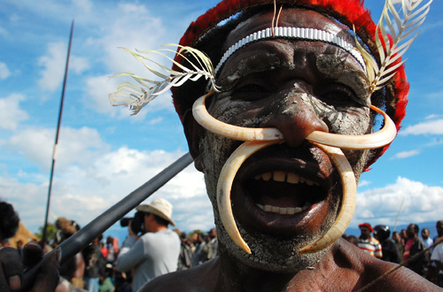 Người nhà nạn nhân MH370 an ủi thân nhân hành khách MH17