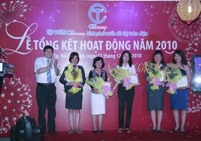 Người nhà nạn nhân MH370 an ủi thân nhân hành khách MH17