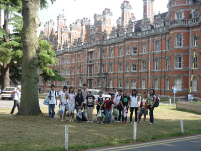 Người nhà nạn nhân MH370 an ủi thân nhân hành khách MH17