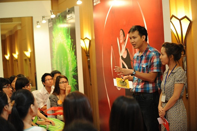 Người nhà nạn nhân MH370 an ủi thân nhân hành khách MH17