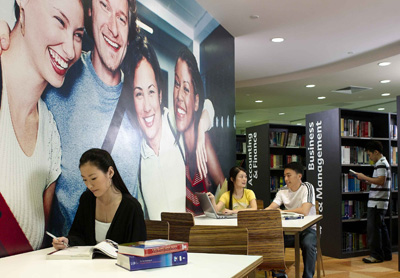 Người nhà nạn nhân MH370 an ủi thân nhân hành khách MH17