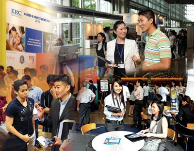 Người nhà nạn nhân MH370 an ủi thân nhân hành khách MH17