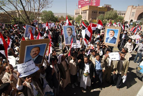 Người nhà nạn nhân MH370 an ủi thân nhân hành khách MH17