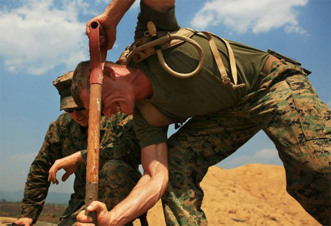 Người nhà nạn nhân MH370 an ủi thân nhân hành khách MH17