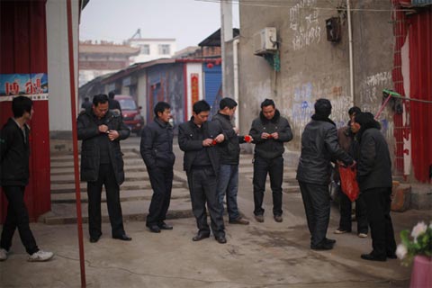 Người nhà nạn nhân MH370 an ủi thân nhân hành khách MH17