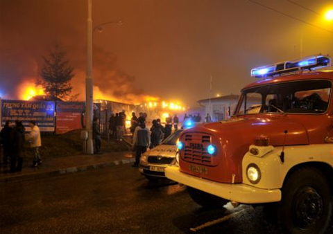 Người nhà nạn nhân MH370 an ủi thân nhân hành khách MH17