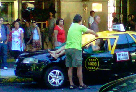 Người nhà nạn nhân MH370 an ủi thân nhân hành khách MH17