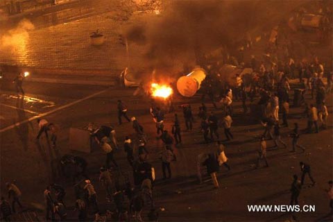 Người nhà nạn nhân MH370 an ủi thân nhân hành khách MH17