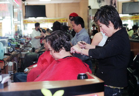 Người nhà nạn nhân MH370 an ủi thân nhân hành khách MH17