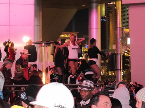 Người nhà nạn nhân MH370 an ủi thân nhân hành khách MH17