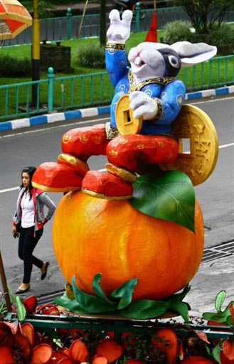 Người nhà nạn nhân MH370 an ủi thân nhân hành khách MH17