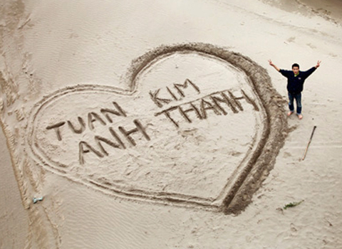 Người nhà nạn nhân MH370 an ủi thân nhân hành khách MH17