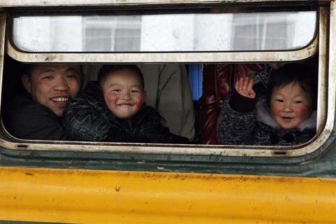 Người nhà nạn nhân MH370 an ủi thân nhân hành khách MH17