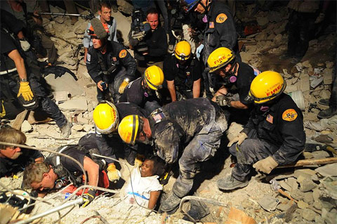 Người nhà nạn nhân MH370 an ủi thân nhân hành khách MH17