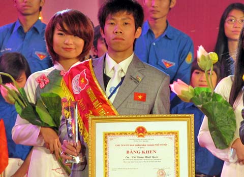 Người nhà nạn nhân MH370 an ủi thân nhân hành khách MH17